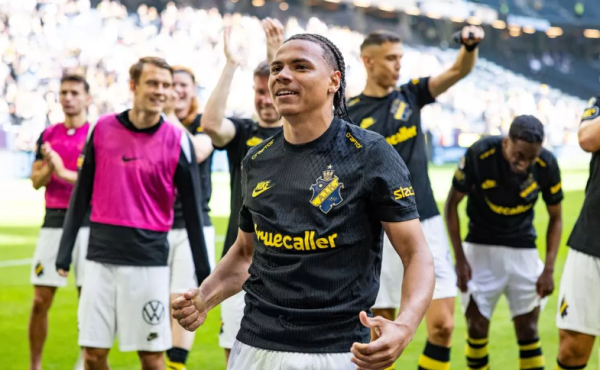 广州米牛 曼晚：曼联并未追逐菲林，因青训招生限制不可能冬窗签下他